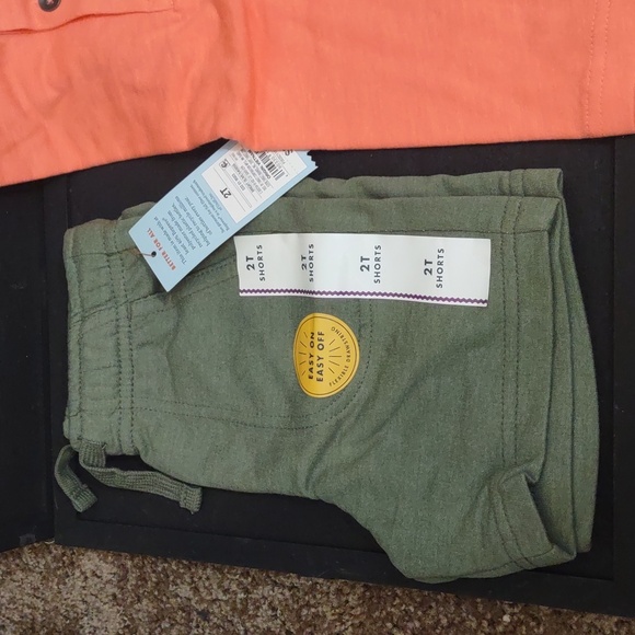 NWT CAT AND JACK 2T 1 SHIRT 3 SHORTS GREEN CORAL BLUE AND BROWN. - Picture 2 of 7